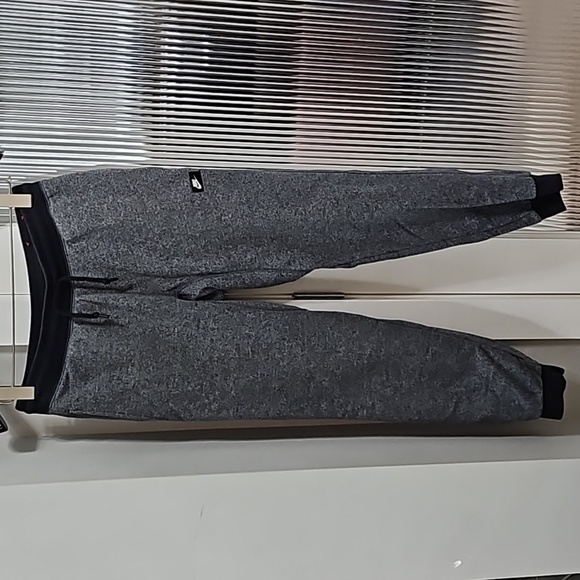Nike Joggers - Picture 1 of 7